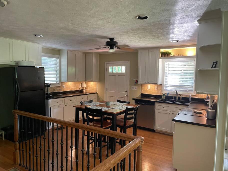 Cozy, Lake Lanier Property With Amazing Views Villa Dawsonville Bagian luar foto